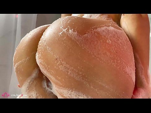 ❤️ سبزه با ارتعاش گربه خودارضایی می کند تا ارگاسم شدید در دوش گرفتن ☑ پورن مقعد در ما ❤